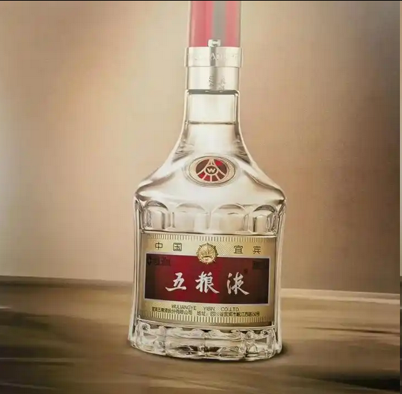 一比一复刻高端白酒五粮液和1573谁档次高